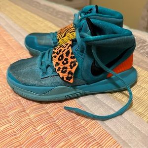 Nike kid shoes size 13c